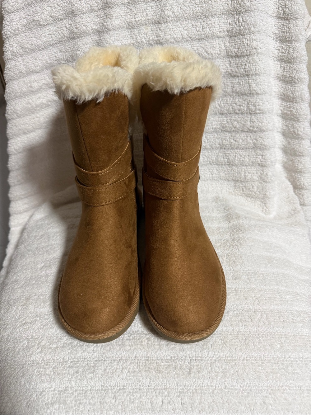 Airwalk Women Nia Boots with Buckle design Faux Suede Brown 7.5 NWOT